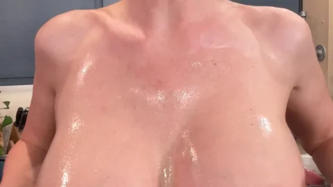 Lady In The Streets elliejames – Oily Titty Play With An Audience