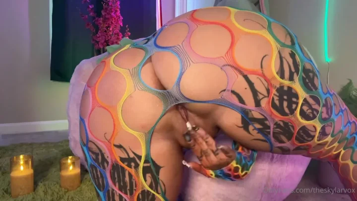 Skylar Vox – Rainbow Girl