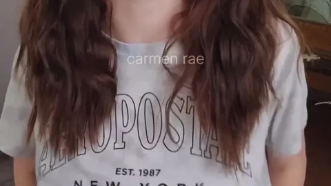 Makoshake Carmen-rae Solo Performance in Cozy Bedroom Vibes