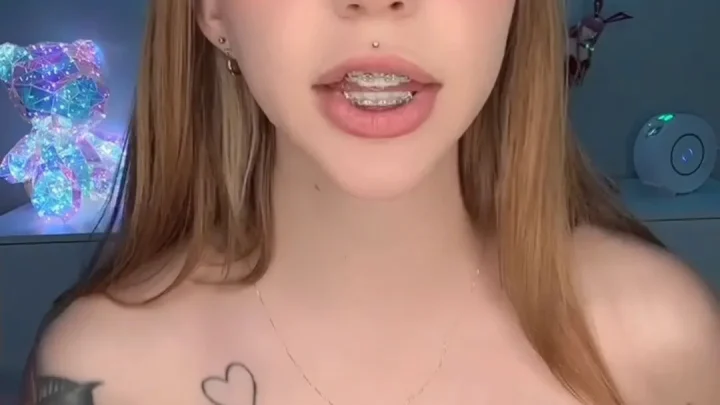 Bunnyxhazed – EveeLaurynn Dildo Titfuck