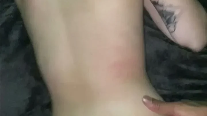 kslay22 – POV: Puta Morena Tatuada em Luz Verde