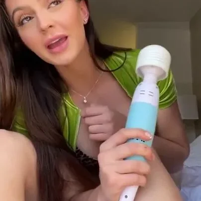 Jakara Mitchell – Latina Teases with Big Dildo
