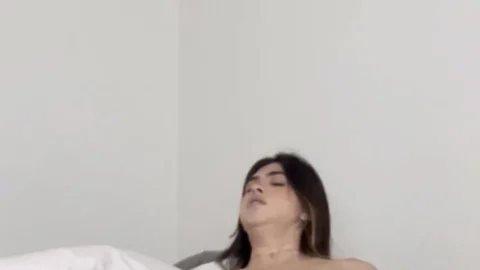 mialuna305 – Latina Masturbates on Camera
