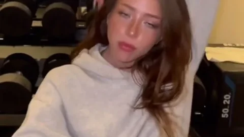 Callmeslooo – Gym Blowjob & Thong Tease