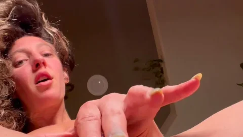 stephinspace – Brunette MILF Plays with Her Pussy