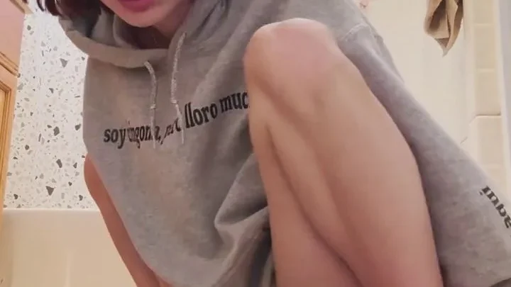 shrooms q quinny – Shroom Dildo Riding in Bathroom