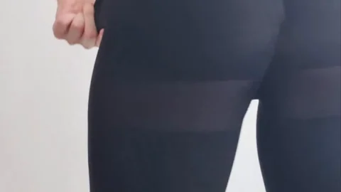 Emmyfit – Brunette Shows Off Her Ass in Tight Leggings