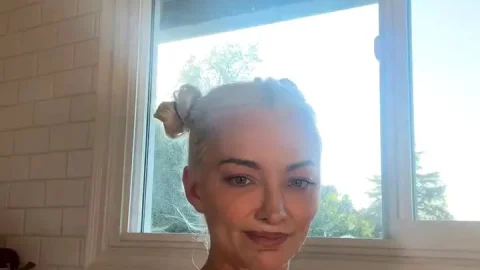 Lindsey Pelas – Bath Stream Solo Play