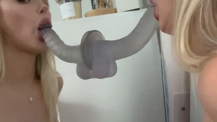 Tanababyxo – Tanarain Dildo Blowjob